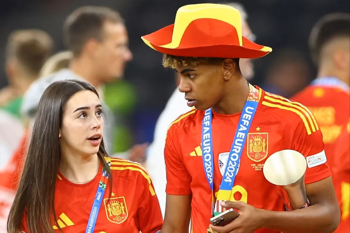 Lamine Yamal bo theo doi ban gai tren MXH