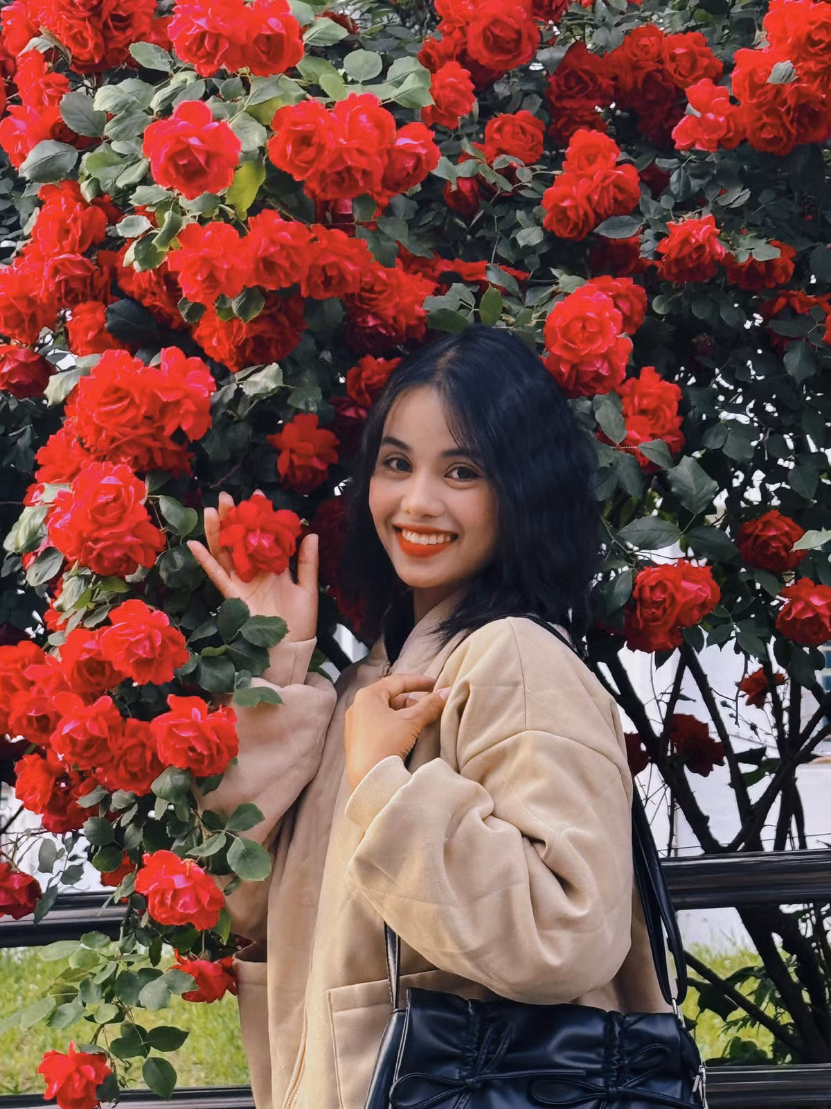 Khác với hình ảnh năng động khi tham gia thi đấu, nữ cung thủ người Hưng Yên bên ngoài là cô gái nữ tính, thích diện trang phục "bánh bèo".