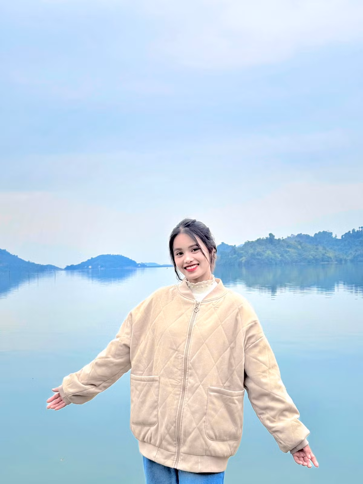 Ánh Nguyệt không ngại đăng tải những hình ảnh về cuộc sống cá nhân với khán giả. Trên trang cá nhân, nữ vận động viên thoải mái chia sẻ khoảnh khắc ngọt ngào, hạnh phúc bên cạnh mối tình hai năm của mình.