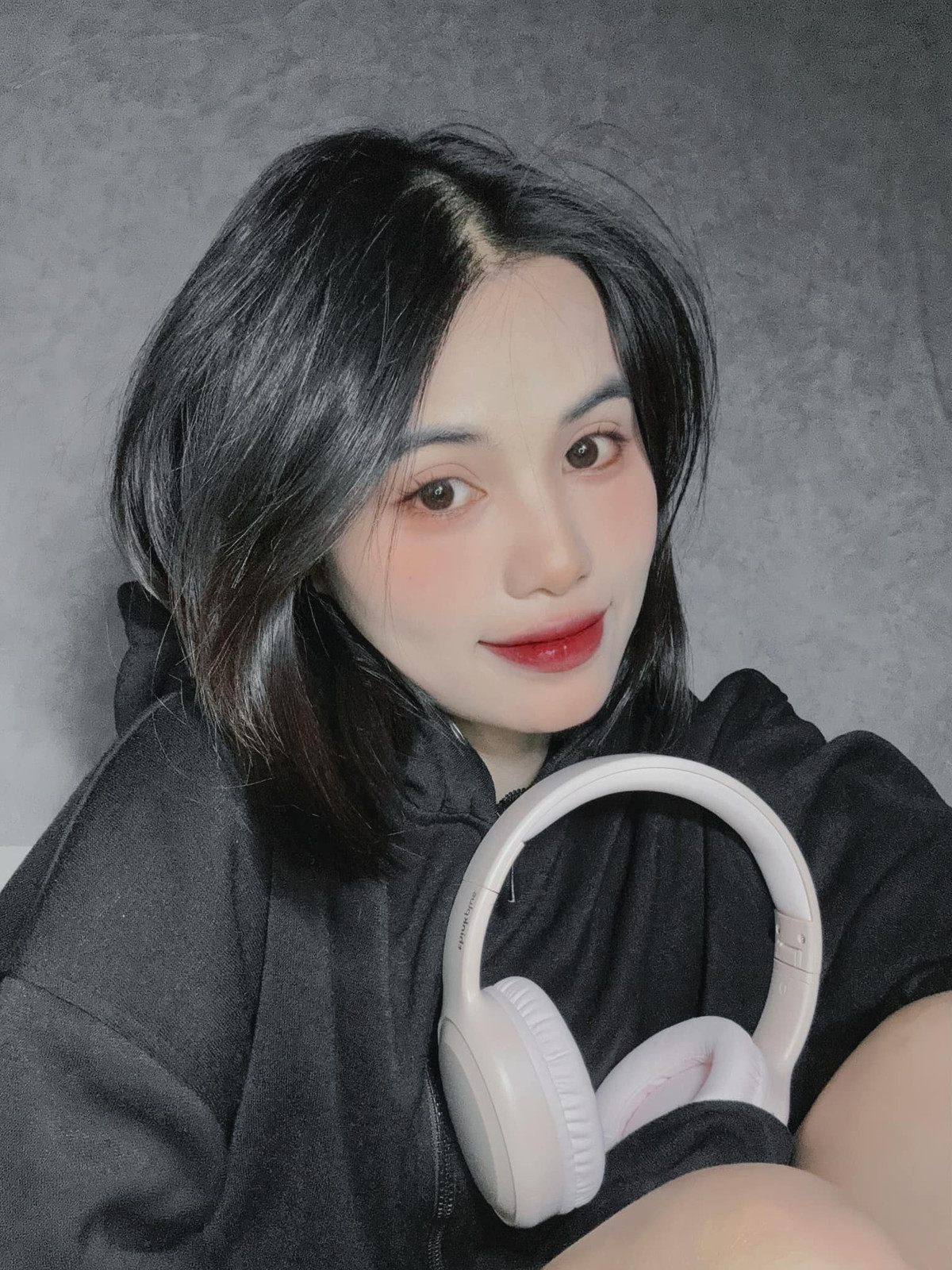 Không chỉ sở hữu tài năng, cô nàng còn được mệnh danh là "hotgirl bắn cung" của thể thao Việt Nam với nhan sắc xinh đẹp.