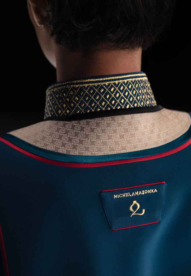 Nghía qua các thiết kế của Michel &amp; Amazonka nhiều NHM ấn tượng bởi chất liệu truyền thống được họ triển khai trong mọi sản phẩm.