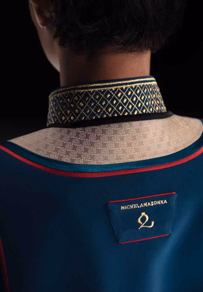 Nghía qua các thiết kế của Michel &amp; Amazonka nhiều NHM ấn tượng bởi chất liệu truyền thống được họ triển khai trong mọi sản phẩm.