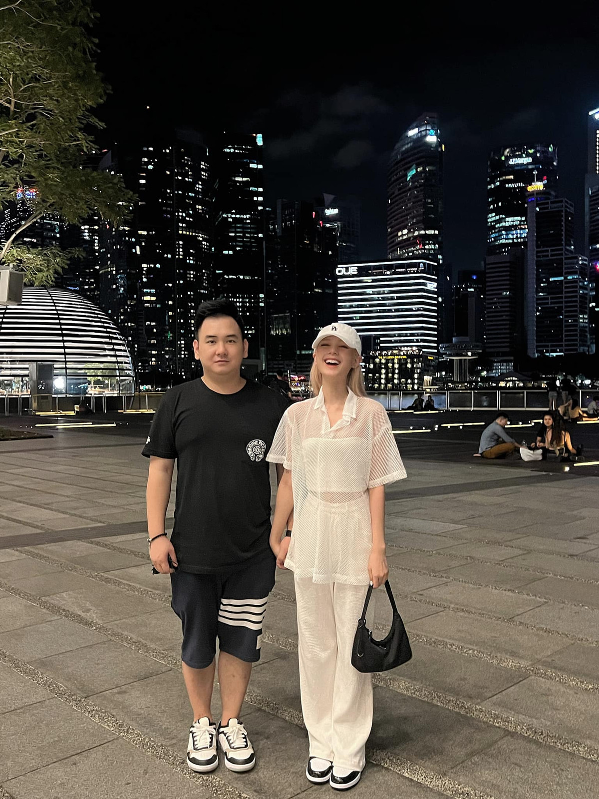 Mình cũng từng nói từ rất lâu là trên đời này không có gì chắc chắn, kể cả khi mình đã cưới bạn thì cũng không có gì chắc chắn là bọn mình sẽ ở bên cạnh nhau lâu dài, chỉ là ở thời điểm đó tụi mình cảm thấy hạnh phúc và oke là được rồi". Nàng hot girl mạng xã hội nói thêm.