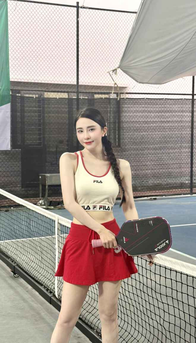 Vốn là người yêu thích thể thao, Quỳnh Nga cũng "đứng ngồi không yên" trước trào lưu Pickleball đang gây sốt hiện tại. Ảnh sử dụng trong bài: FBNV