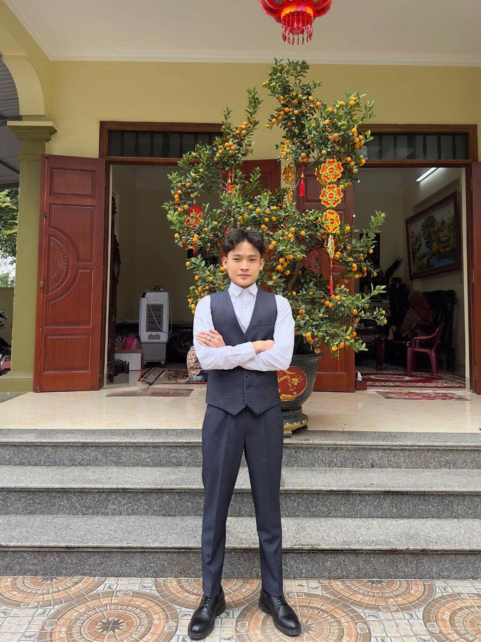 Chàng trai quê Hà Nam cho biết tất cả chi phí xây nhà là tiền do bản thân dành dụm được. Ngôi nhà như một món quà anh chàng báo hiếu cho bố mẹ.