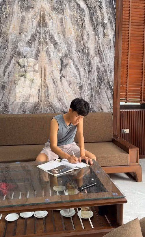 Để có được thành công ngày hôm nay, Đỗ Đạt đã phải nỗ lực rất nhiều. Thời gian đầu những video của anh không được nhiều người xem, tuy nhiên nhờ sự kiên trì quay, dựng, lên nội dung đều đặn, những video sau dần được nhiều người biết đến.