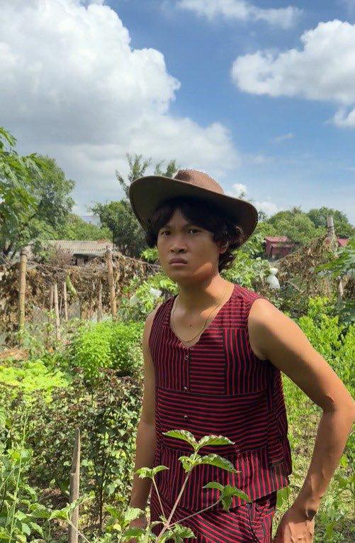 Trong các video, anh chàng hóa thân thành nhiều nhân vật khác nhau. Sự hài hước và duyên dáng của Đỗ Đạt đã giúp anh có lượng người theo dõi khủng.