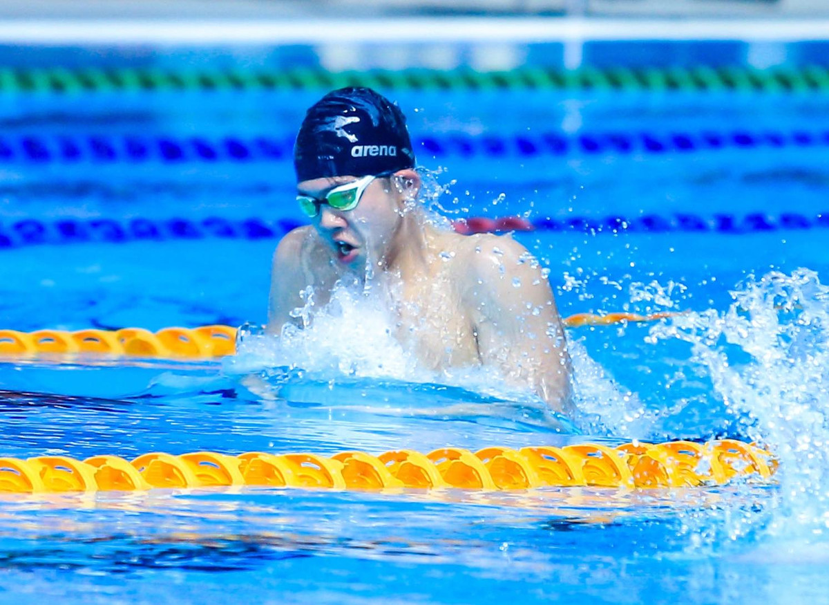 Mặc dù hay bị so sánh với Ánh Viên, nhưng thực ra hai chị em lại rất thương nhau. Ánh Viên trong những lần em trai đạt thành tích tốt đều thể hiện sự động viên em trai.