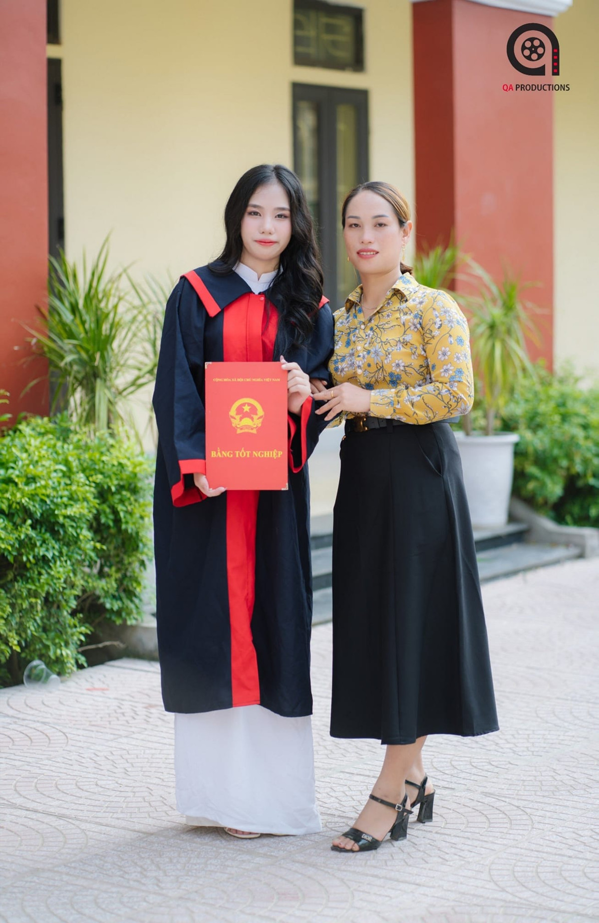 Lương Thị Thúy và mẹ của mình.