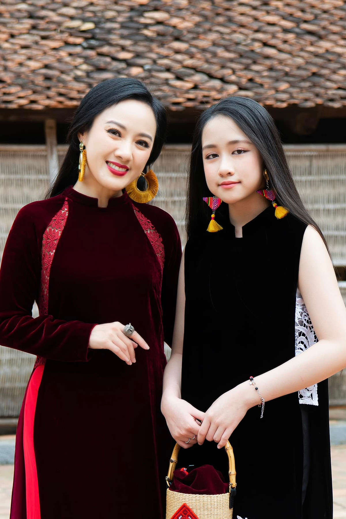 BTV Hoài Anh thường xuyên đăng tải ảnh cùng con gái nên nhiều người cũng đã ấn tượng với một cô bé có vóc dáng khá mũm mĩm, đáng yêu. Thế nhưng chỉ qua một thời gian ngắn, loạt ảnh mới đây bé Kỳ Uyên chụp cùng mẹ khiến nhiều người ngỡ ngàng vì sắc vóc phổng phao của mình.