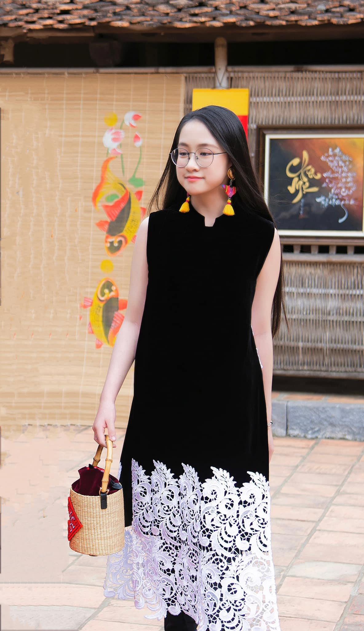 Kỳ Uyên gây ấn tượng với mái tóc dài suôn mượt và làn da trắng. Cô bé được nhận xét ngày càng xinh đẹp, thừa hưởng nhiều nét đẹp của người mẹ nổi tiếng.