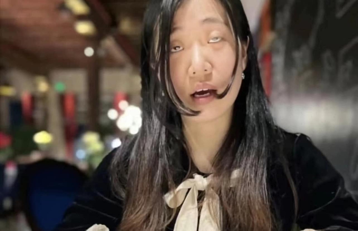 Người ta đi ăn thì chụp ảnh sang chảnh, xinh đẹp, còn đây là cách anh bạn trai chụp người yêu mình.