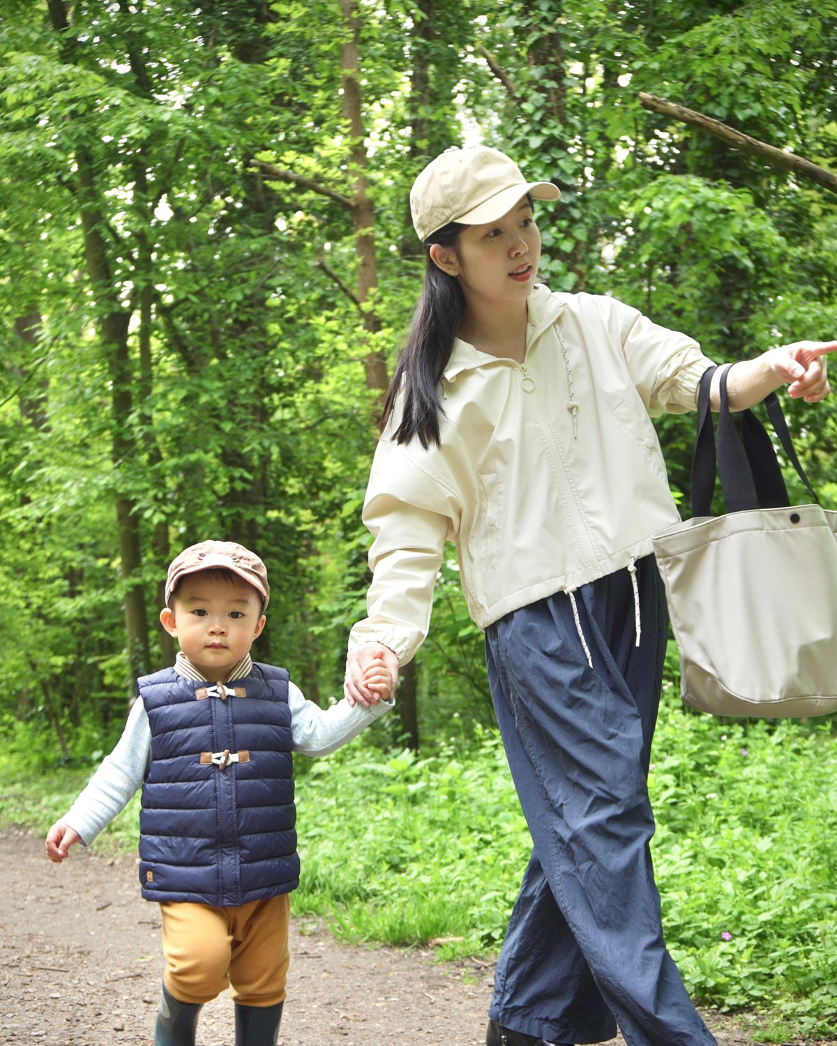 Câu chuyện tình yêu của Diệp Minh và ông xã hay những cập nhật về cuộc sống sau khi có con của cô cũng khiến nhiều người thích thú.