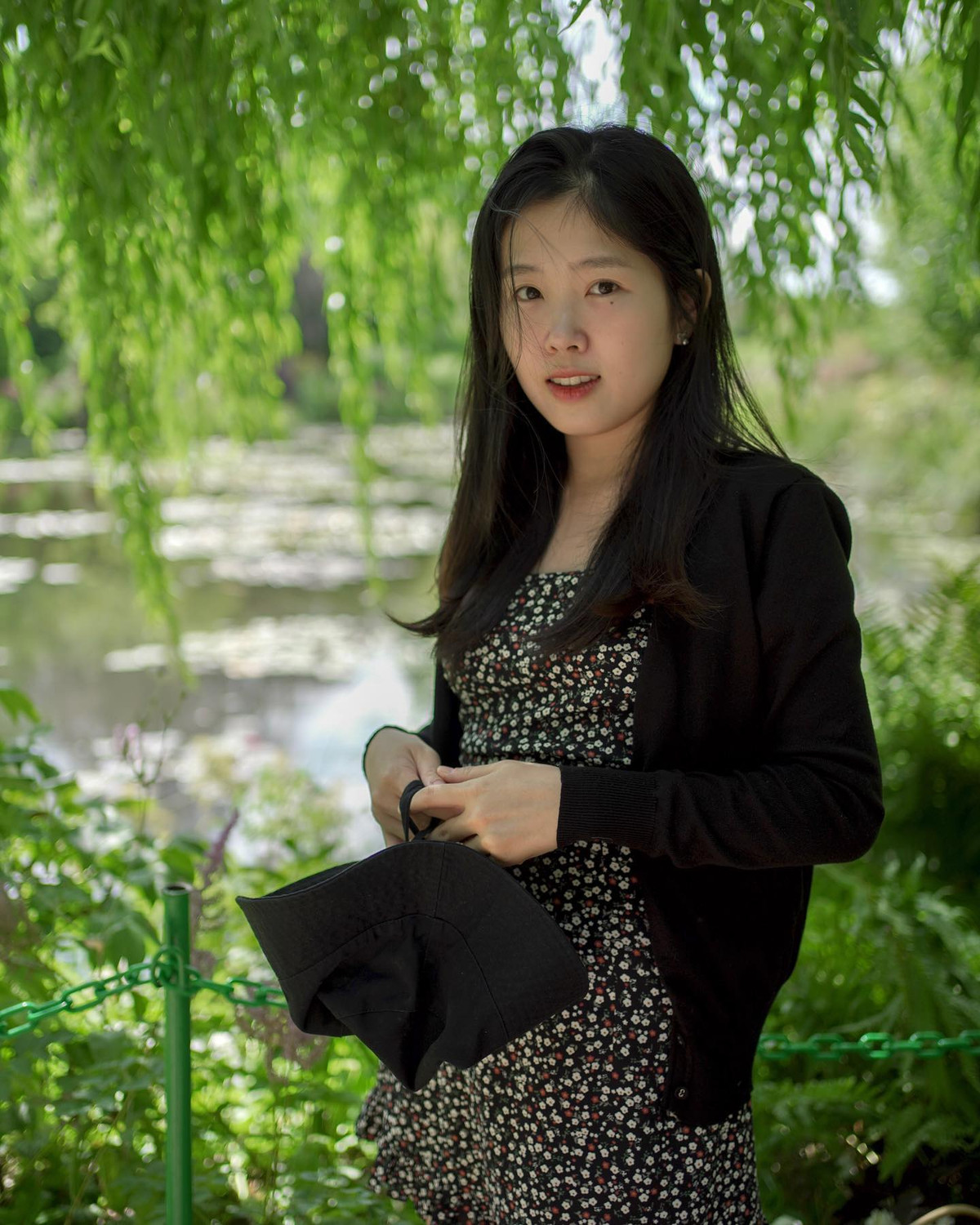 Nhiều người nhận xét, ngoài những kiến thức, chia sẻ của Diệp Minh, điều khiến người xem cảm thấy ấn tượng và có cảm giác “chữa lành” chính là bởi màu phim, góc quay nên thơ của cô.