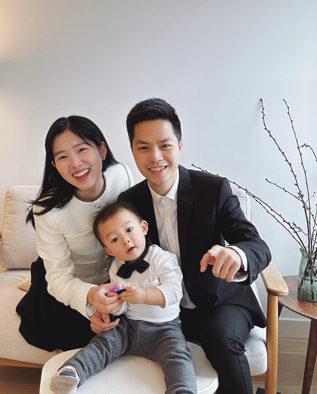 Hình ảnh gia đình đáng yêu của Min Ngo trở thành hình tượng để nhiều bạn trẻ là fan của kênh theo đuổi.