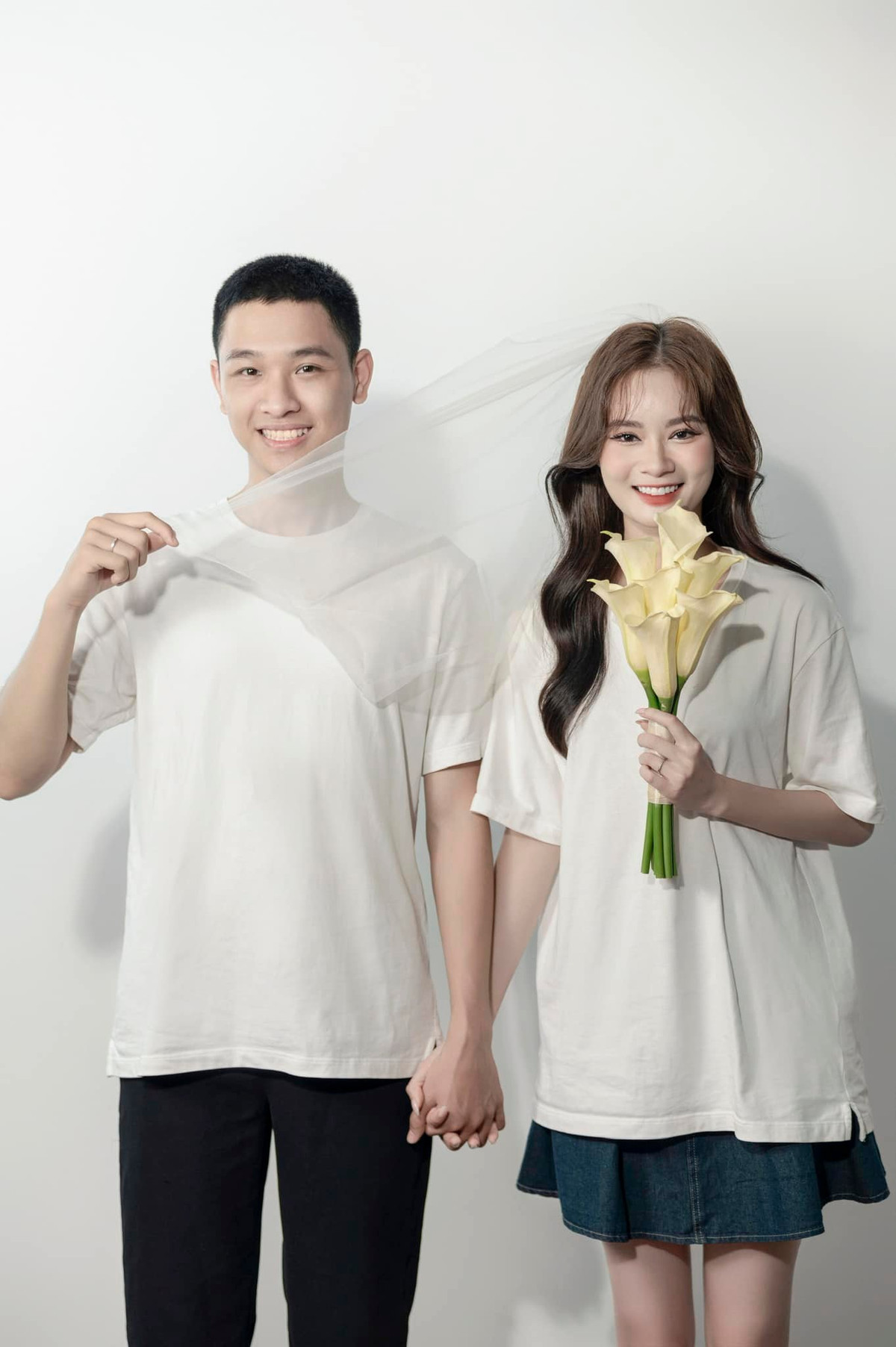 Trong đó, 2 nội dung viral nhất là những khoảnh khắc Nhật Minh vừa rửa bát vừa hát nhạc chế và sự chiều chuộng của bố mẹ Nhật Minh dành cho con dâu tương lai. Những tình huống vừa hài hước vừa chân thực của cặp đôi nhận về nhiều tình cảm từ cư dân mạng.