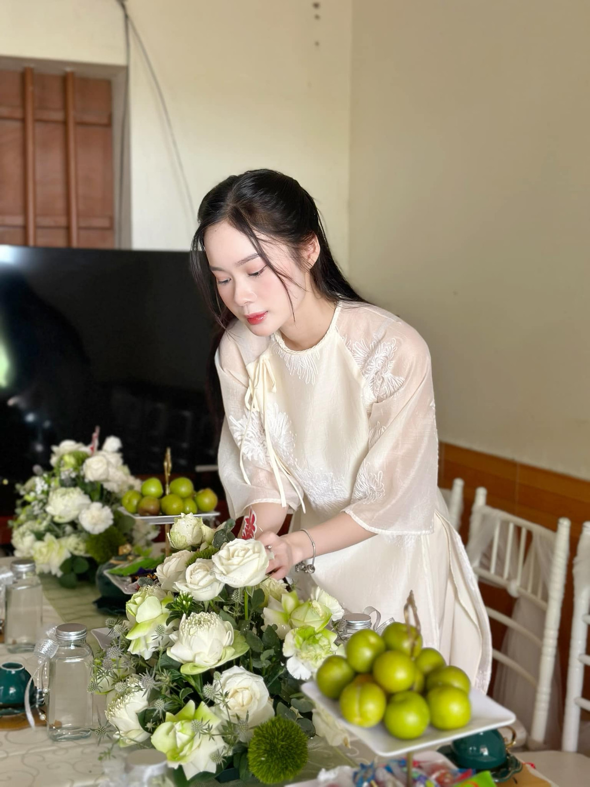 Trên kênh của mình, Chà và Minh thường chia sẻ nhiều clip liên quan đến chủ đề yêu đương, về nhà người yêu,...