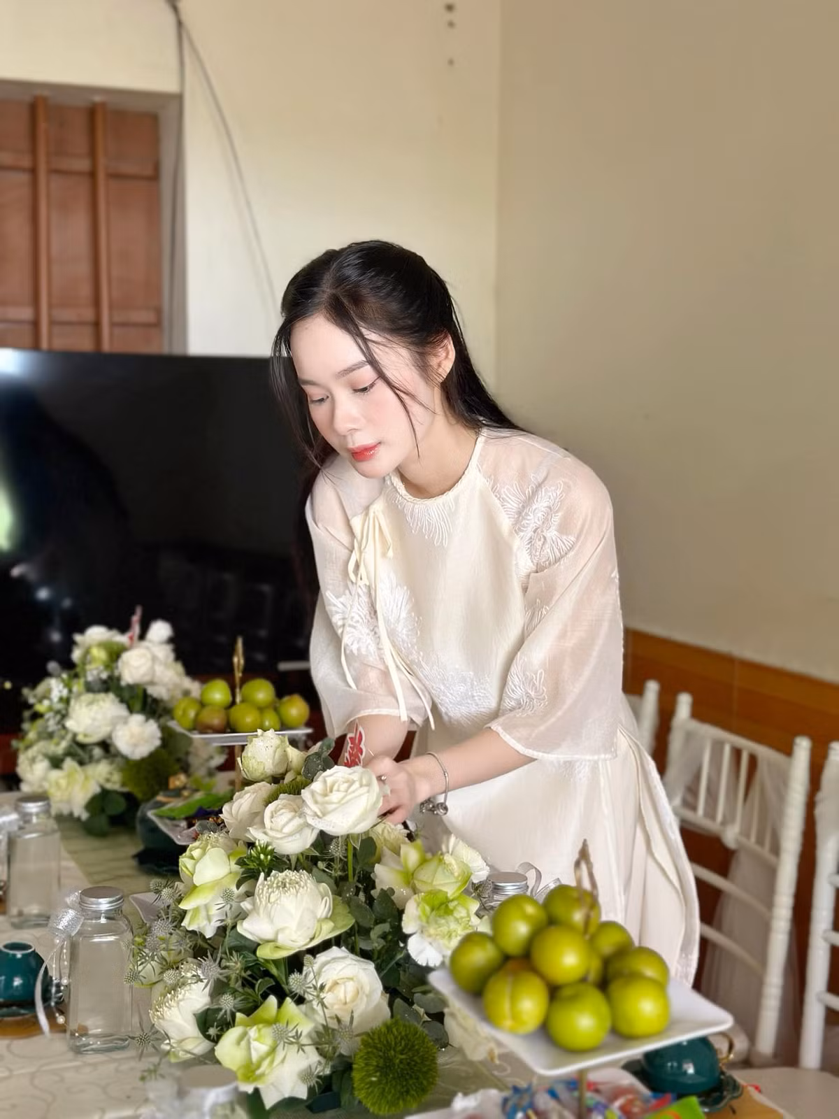 Trên kênh của mình, Chà và Minh thường chia sẻ nhiều clip liên quan đến chủ đề yêu đương, về nhà người yêu,...