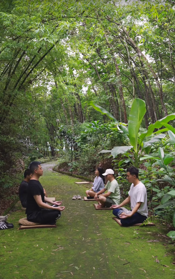 Các Viện dưỡng lão thanh niên ở Trung Quốc gần đây đã xuất hiện ở các vùng ngoại ô và nông thôn của Trịnh Châu (Hà Nam), Đại Lý, Tây Song Bản Nạp (Vân Nam), Trùng Khánh, Hợp Phì (An Huy) và Ninh Ba (Chiết Giang)...