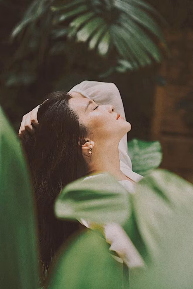 Là một người "tay ngang" chuyển sang làm truyền hình, đặc biệt là dẫn một chương trình thời sự mang tính chính luận cao, BTV Khánh Trang cảm thấy rất tự hào.