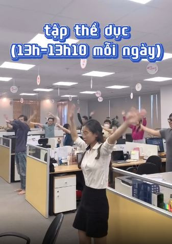 Những đoạn video ngắn chia sẻ cảnh toàn văn phòng của một công ty đang tập thể dục đầu giờ chiều khiến nhiều người vô cùng thích thú.