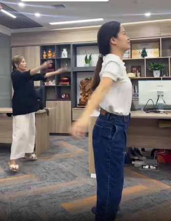 Những bài tập những áp dụng thường là những bài tập ngắn không tốn nhiều thời gian, đồng thời các tiêu đề như: "Đốt mỡ bụng, giảm mỡ bắp tay, tỉnh táo khi làm việc" đánh đúng tâm lý của dân văn phòng vốn không di chuyển nhiều.