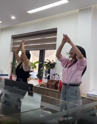 Hàng loạt video ngắn với nhịp điệu sôi động và hình thức bắt mắt trên nền tảng đang làm giới văn phòng "bấn loạn"