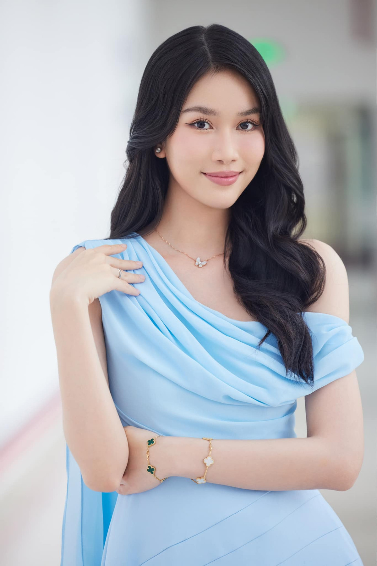 Á hậu Phương Anh từng tham gia dẫn dắt chương trình thời sự Toàn cảnh 24h trên sóng VTV9.