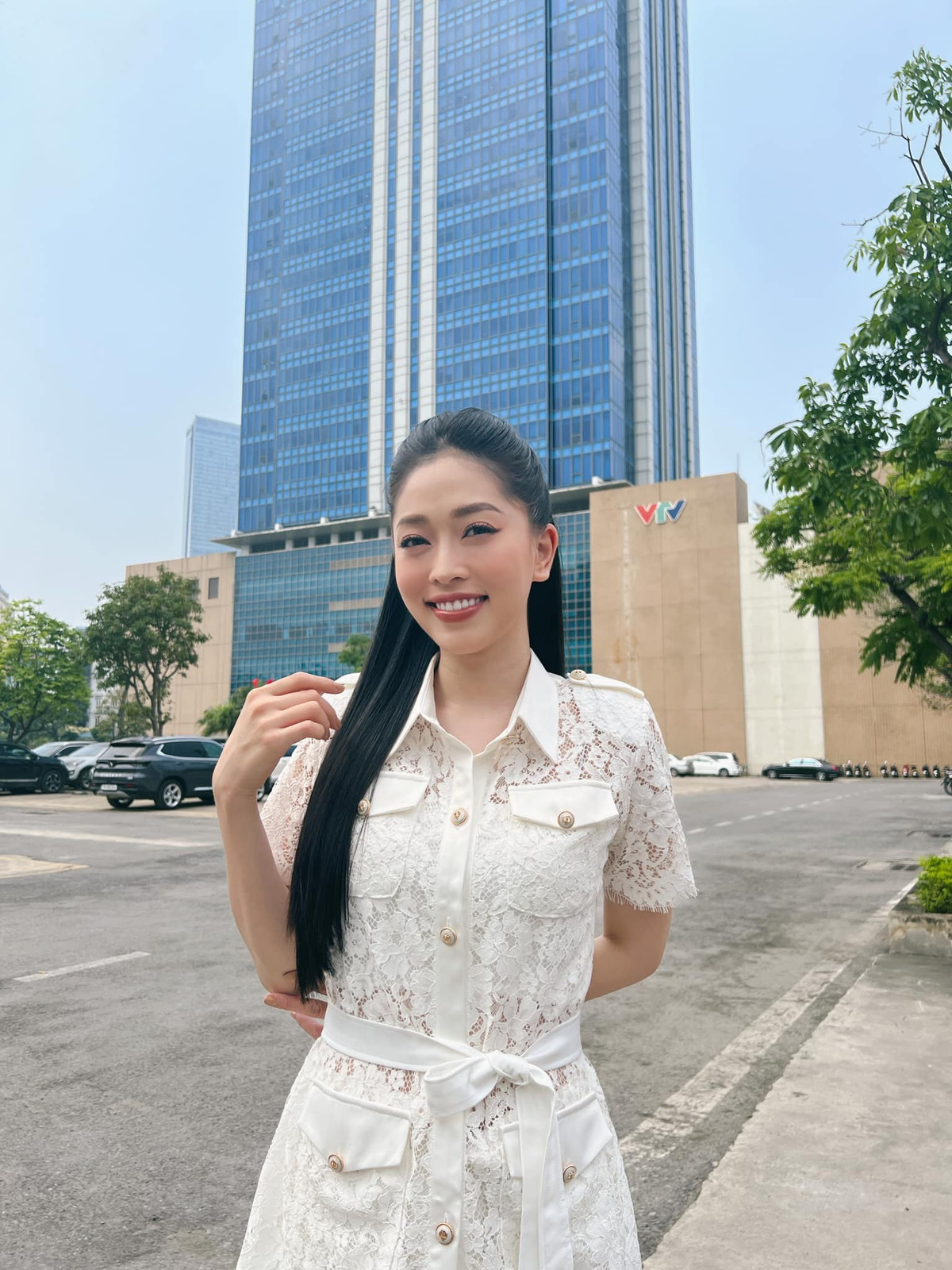 Á hậu Phương Nga cũng học tiếp văn bằng 2 nhằm phát triển sự nghiệp trong lĩnh vực truyền thông - giải trí tại đại học Swinburne.