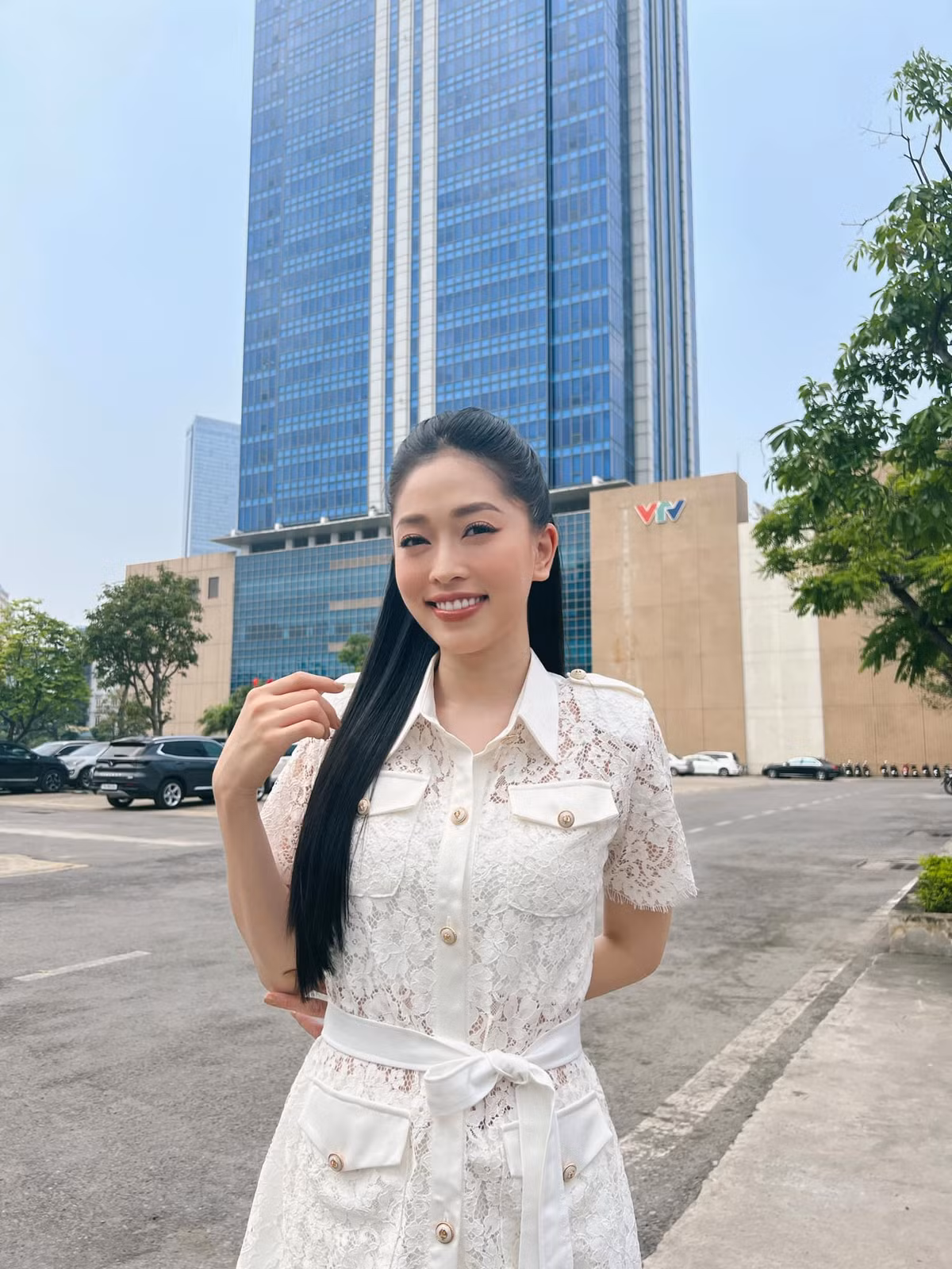 Á hậu Phương Nga cũng học tiếp văn bằng 2 nhằm phát triển sự nghiệp trong lĩnh vực truyền thông - giải trí tại đại học Swinburne.