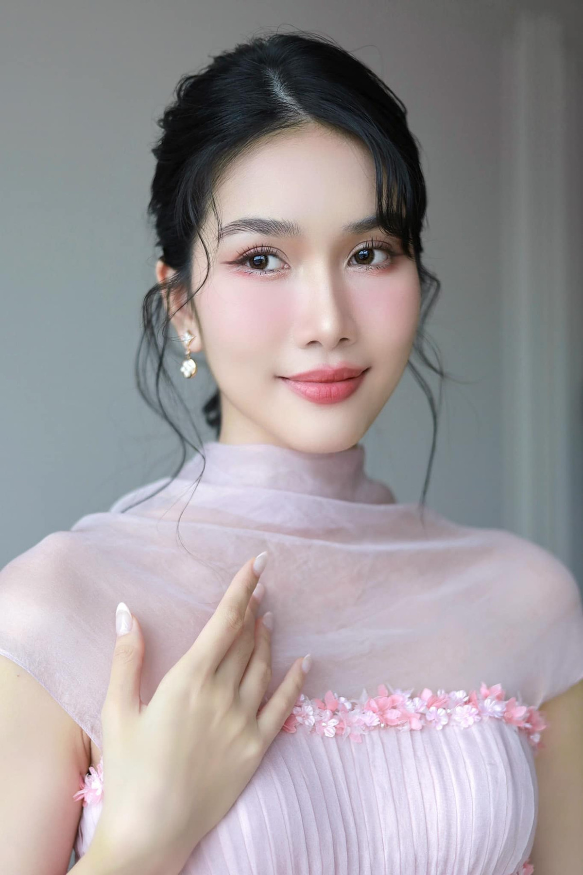 Phương Anh từng đỗ cùng lúc 4 trường đại học và được trường RMIT tài trợ học bổng 100%. Cô nàng cũng tốt nghiệp Thạc sĩ, loại giỏi, ngành Thương mại Toàn Cầu tại trường Đại học RMIT.