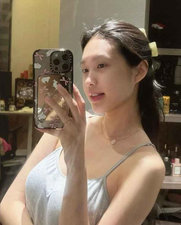 Dù ở thời điểm đó lẫn khi đã lập gia đình, mang thai hay hậu "vượt cạn", vợ Đoàn Văn Hậu vẫn giữ vững phong độ ấy.