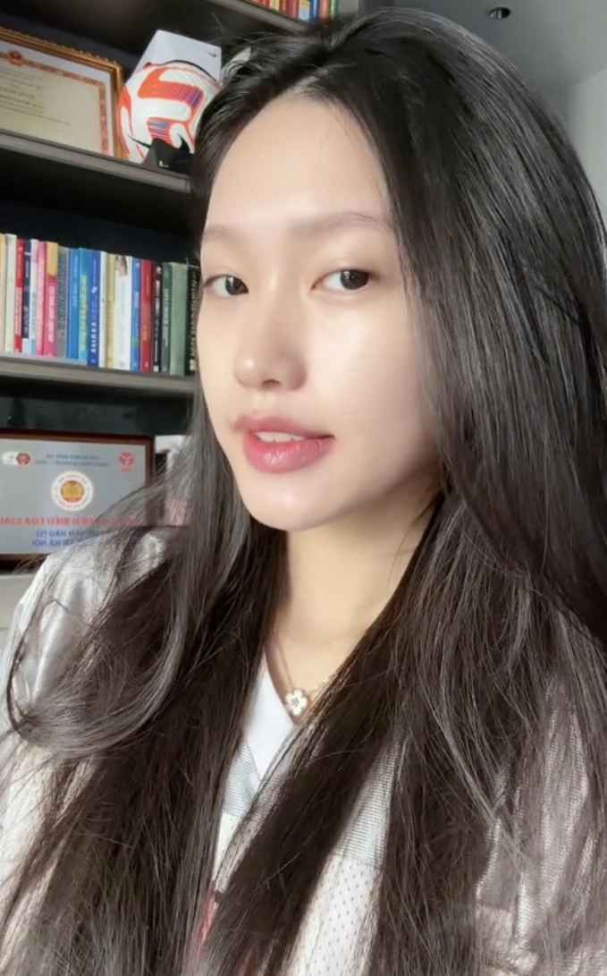 Doãn Hải My hé lộ hai bước không thể thiếu trong quá trình tìm đến một làn da đẹp chính là thoa kem chống nắng và dưỡng ẩm.