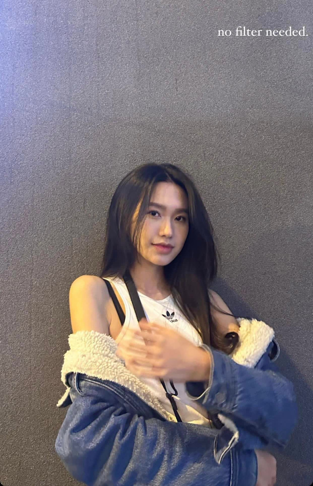 Không những vậy, vợ Đoàn Văn Hậu còn thực hiện thêm bước bảo vệ da khi ra ngoài.