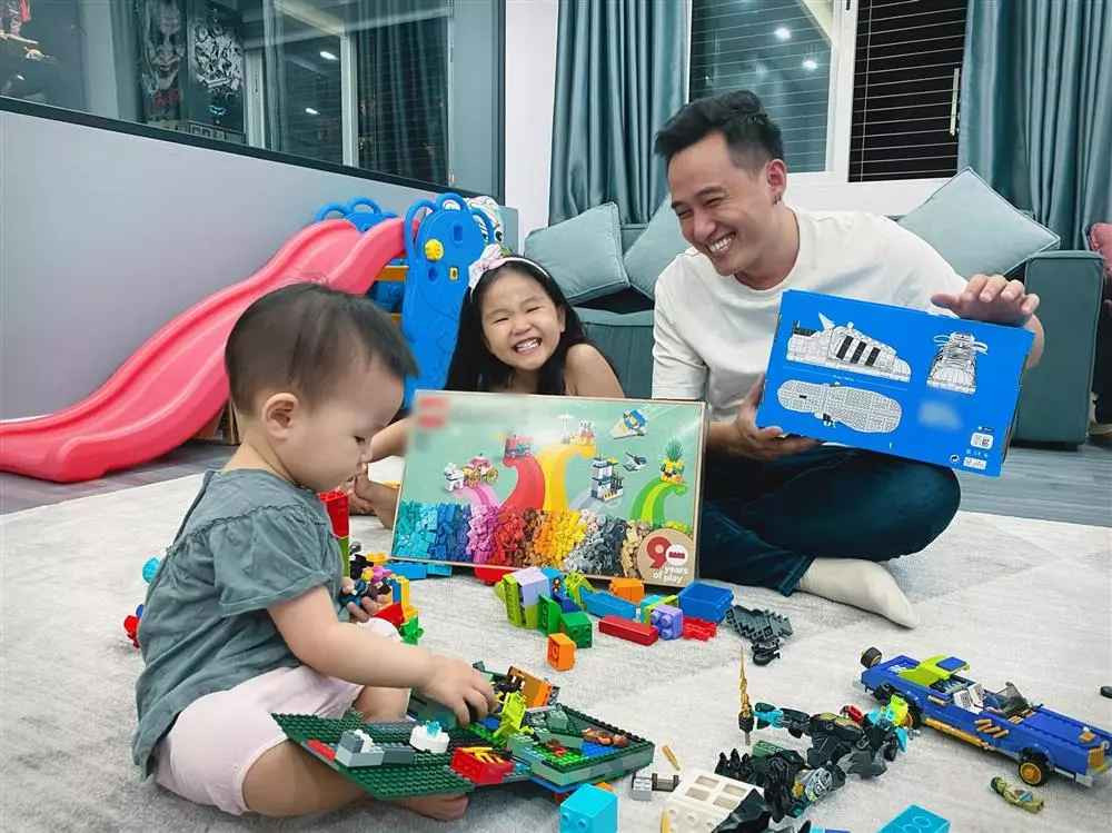 Trước khi trở thành sinh viên và tốt nghiệp tại đây, Ngọc Huy từng là một học sinh nổi bật của khối chuyên Toán - Tin tổng hợp thuộc trường THPT chuyên Khoa học Tự nhiên (Đại học Quốc gia Hà Nội).