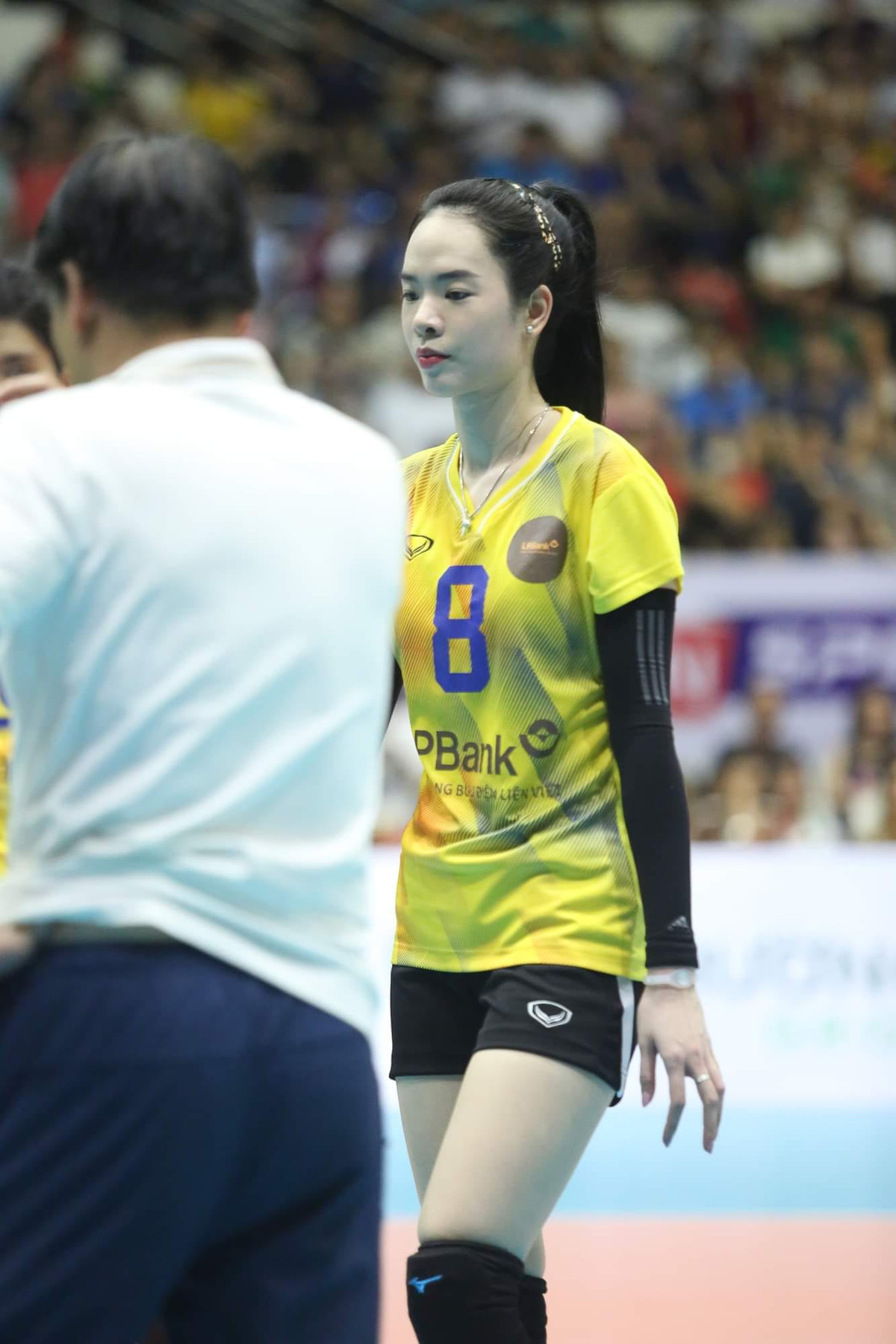 Nữ vận động viên người Hải Phòng đã có những màn thể hiện ấn tượng, chia lửa với Bích Tuyền trên hàng công.