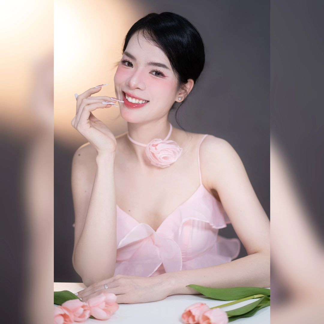 Cô thường xuyên khoe những bức ảnh về cuộc sống đời thường lên mạng xã hội.