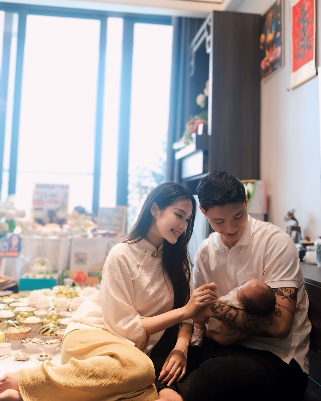 Sau 6 tháng về chung một nhà, cả hai đã chính thức lên chức "bố mẹ" khi bé "Lúa" chào đời.