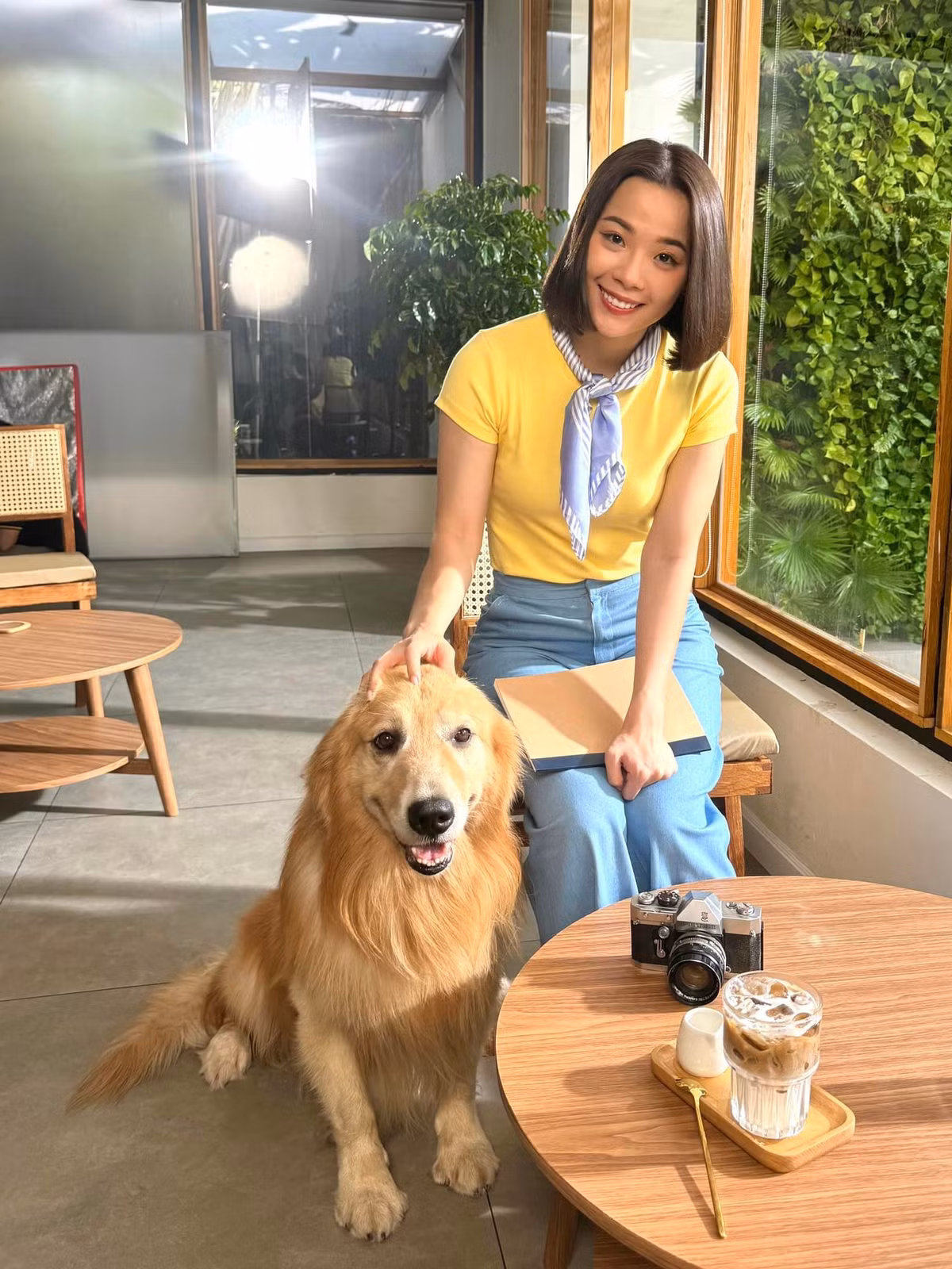 Cô nàng theo đuổi phong cách nhẹ nhàng, đơn giản. Những trang phục có tính ứng dụng cao như quần jean áo phông được tay vợt nữ này thường diện.