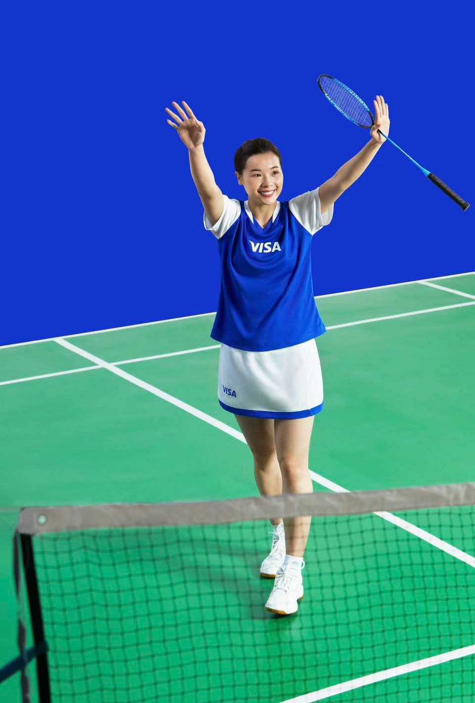 Là một tay vợt khiến nhiều đối thủ phải khiếp sợ với những cú lên vợt uy lực và sắc nét, thế nhưng rời sân đấu, Thùy Linh là một cô nàng khá nữ tính.