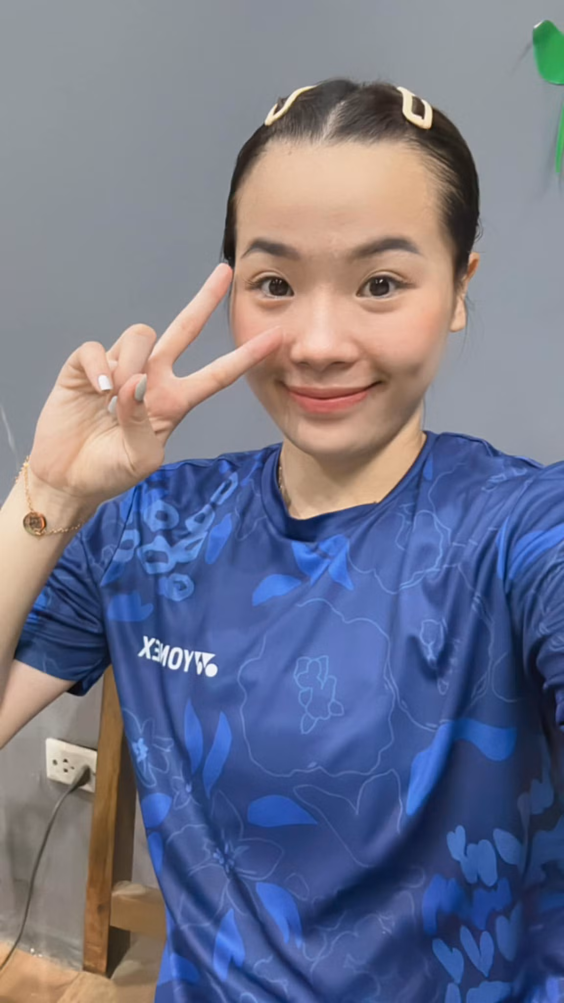 Được biết, đây không phải là lần đầu tiên Thùy Linh tham dự 1 kì Olympic. Tại Olympic Tokyo 2020, cô nàng phải dừng chân ở vòng bảng khi xếp sau Tai Tzu Ying của Đài Loan.