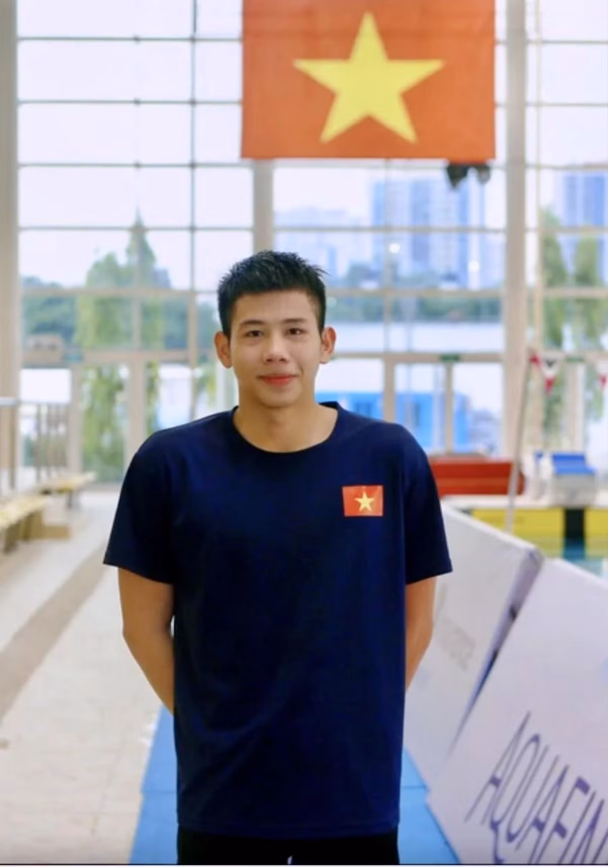 Du song lowkey, em trai Anh Vien van khien cong dong mang chu y-Hinh-4