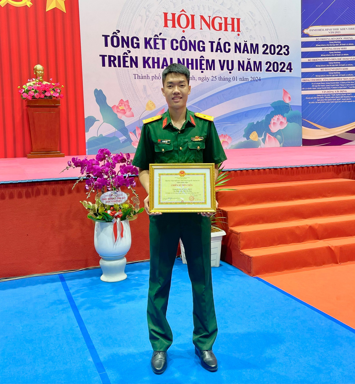 Lê Đức Phát sinh năm 1998, anh là một trong hai VĐV của cầu lông Việt Nam giành quyền tham dự Olympic Paris 2024.