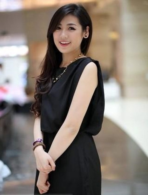 Vào năm 2018, Tú Anh bất ngờ lên xe hoa cùng bạn trai kém một tuổi có tên Gia Lộc. Sau khi kết hôn cô tạm thời rời xa màn ảnh và showbiz một thời gian ngắn để chăm lo cho gia đình riêng.