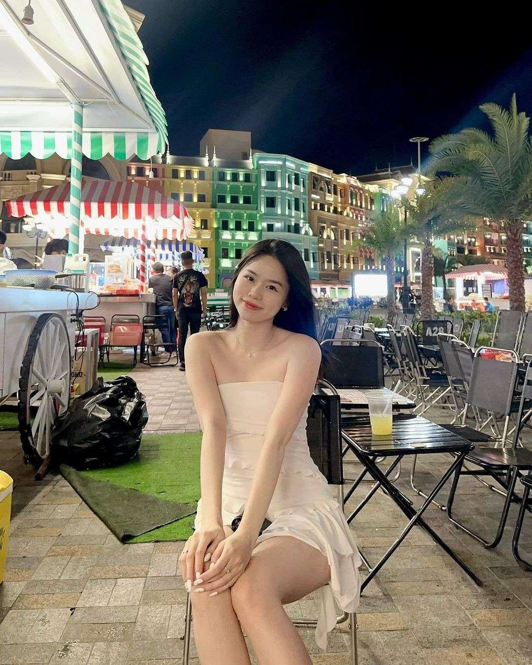 Sau ồn ào chuyện tình cảm, bạn gái cũ Quang Hải được nhận xét ngày càng xinh đẹp và gợi cảm đến ngỡ ngàng.