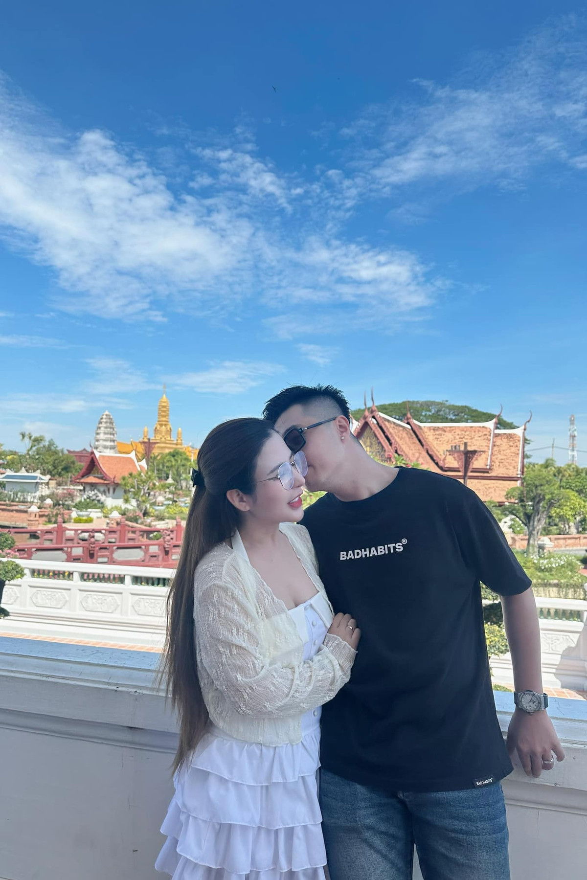 Dù cặp đôi cách nhau 7 tuổi, thế nhưng ngoại hình không hề chênh lệch. Ngọc và Phú nhận được nhiều lời khen đẹp đôi cùng những lời chúc phúc đến từ người quen, bạn bè và cộng đồng mạng. Ảnh sử dụng trong bài: FBNV