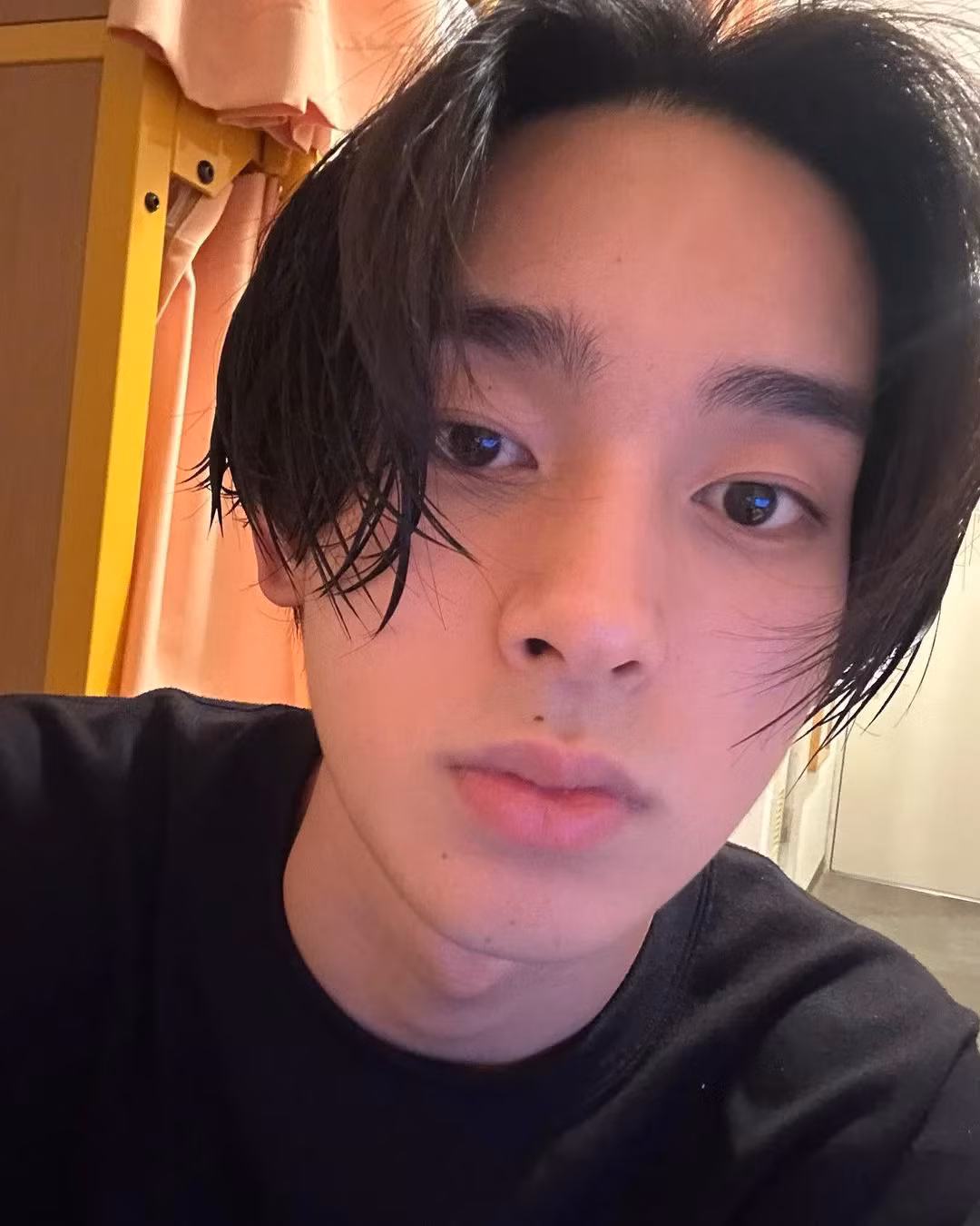 Sau khi những tập đầu tiên của chương trình lên sóng, anh chàng thu hút lượng lớn fan nữ không chỉ ở Nhật Bản mà còn ở Việt Nam.