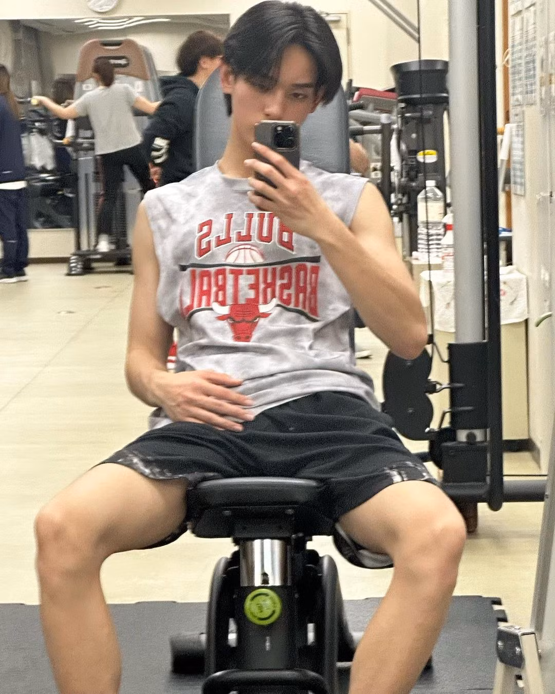 Để giữ được thân hình săn chắc, Gia Bảo thường xuyên rèn luyện bằng những bộ môn thể hình, thể thao khác nhau.