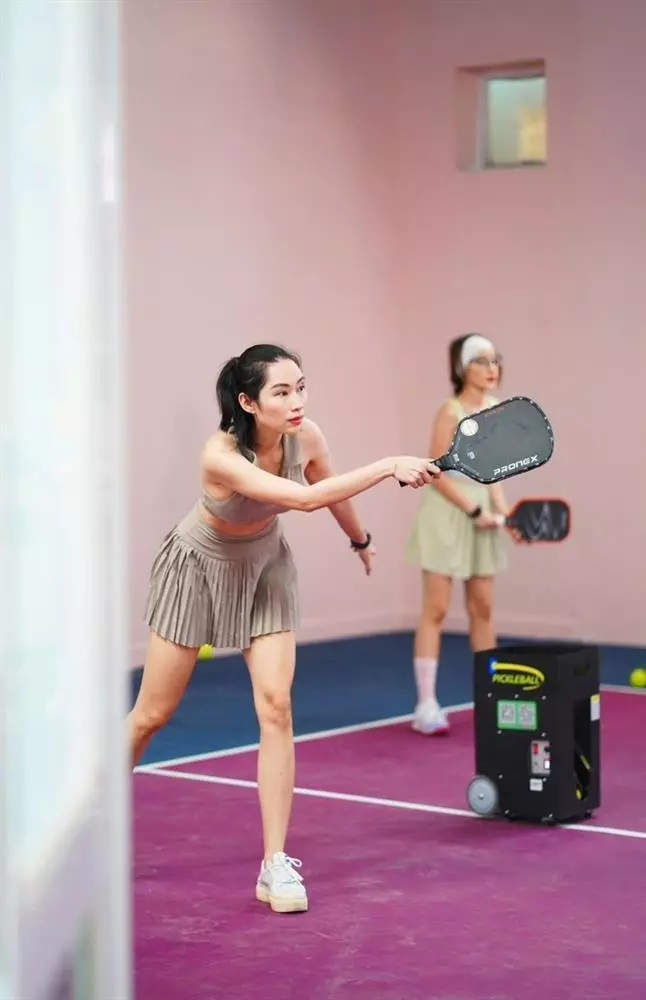 Hot từ đầu hè năm nay, Pickleball tiếp tục khẳng định vị thế môn thể thao được quan tâm nhất năm khi liên tục "kết nạp" thêm người chơi mới.