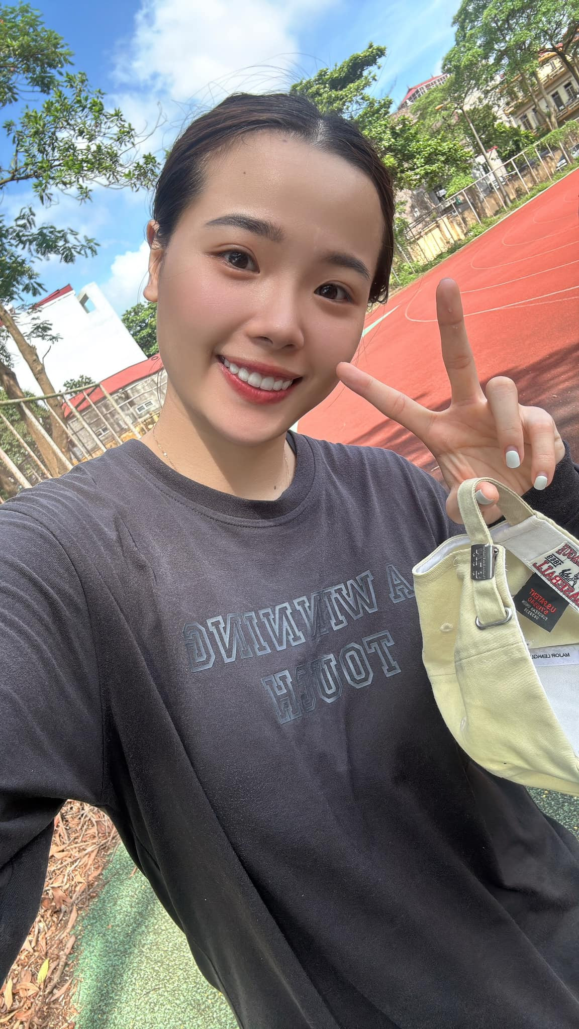 Vào tháng 11/2023 tại giải Lining China Master, tay vợt quê Phú Thọ gây chấn động khi đánh bại top 5 thế giới Carolina Marin. Những tay vợt nằm trong top 10 thế giới như Tunjung (Indonesia) và Beiwen Zhang (Mỹ) cũng bị Thùy Linh đả bại ở giải đấu đó.